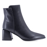 Botine damă Sole 10 negre din piele naturală box, cu vârf ascuțit, toc gros de 6 cm, fermoar lateral și înălțime totală de 20 cm.