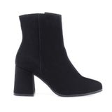 Botine damă elegante Kordel D2999 negre din piele naturală întoarsă, cu fermoar, vârf rotund și toc gros îmbrăcat în piele întoarsă de 7,5 cm.