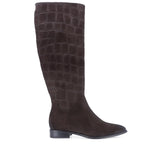 Cizme damă Kordel D3202 ciocolatii din piele naturală nabuc, cu textură cu aspect de crocodil, vârf ascuțit, toc lat de 2,5 cm și carâmb înalt.