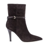 - Botine dama elegante Anna Viotti D106-Y10-X13DK maro din piele naturala intoarsa, cu varf ascutit tip stiletto si toc subtire imbracat in piele box.