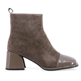 Botine dama elegante Anna Viotti D106-25102-F002 bej, din piele naturala intoarsa si piele lacuita, cu varf patrat si toc lat lucios.