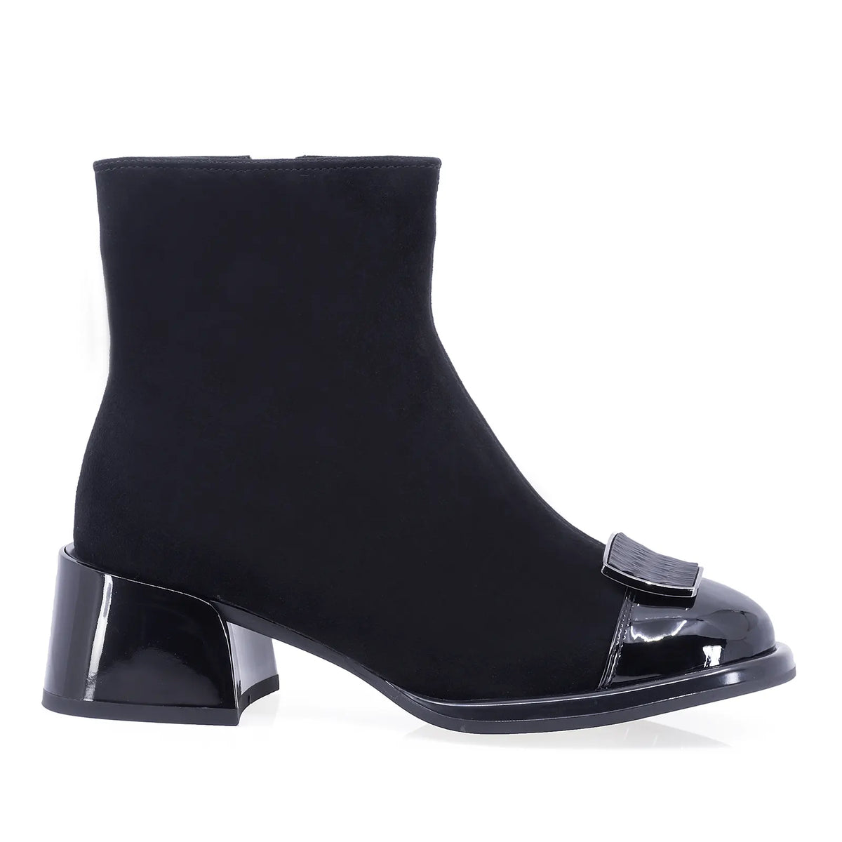 Botine dama elegante Anna Viotti D106-25102-F3566 negre, din piele naturala intoarsa, cu ornament frontal din piele lacuita, cusatura pe mijloc si toc gros.